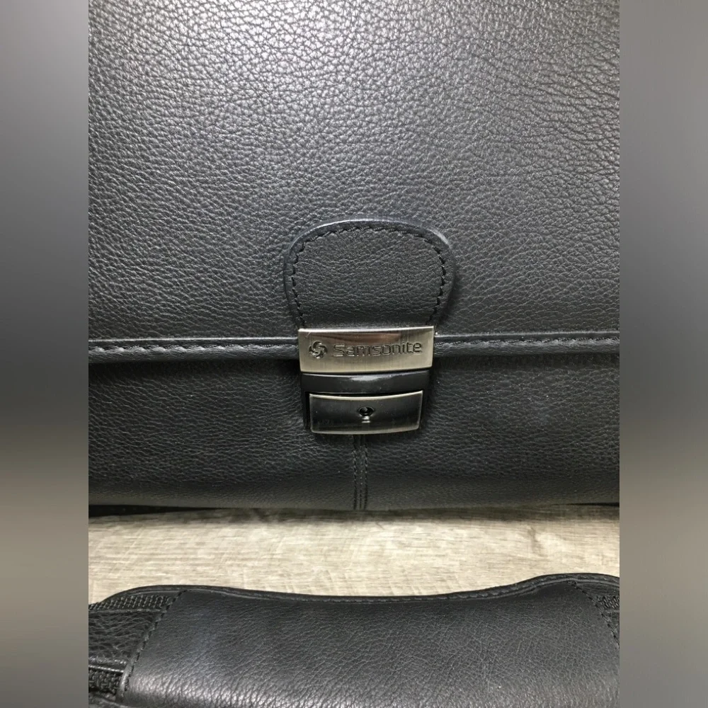 Samsonite Black Leather Briefcase Business Laptop Computer Shoulder Flapover Bag